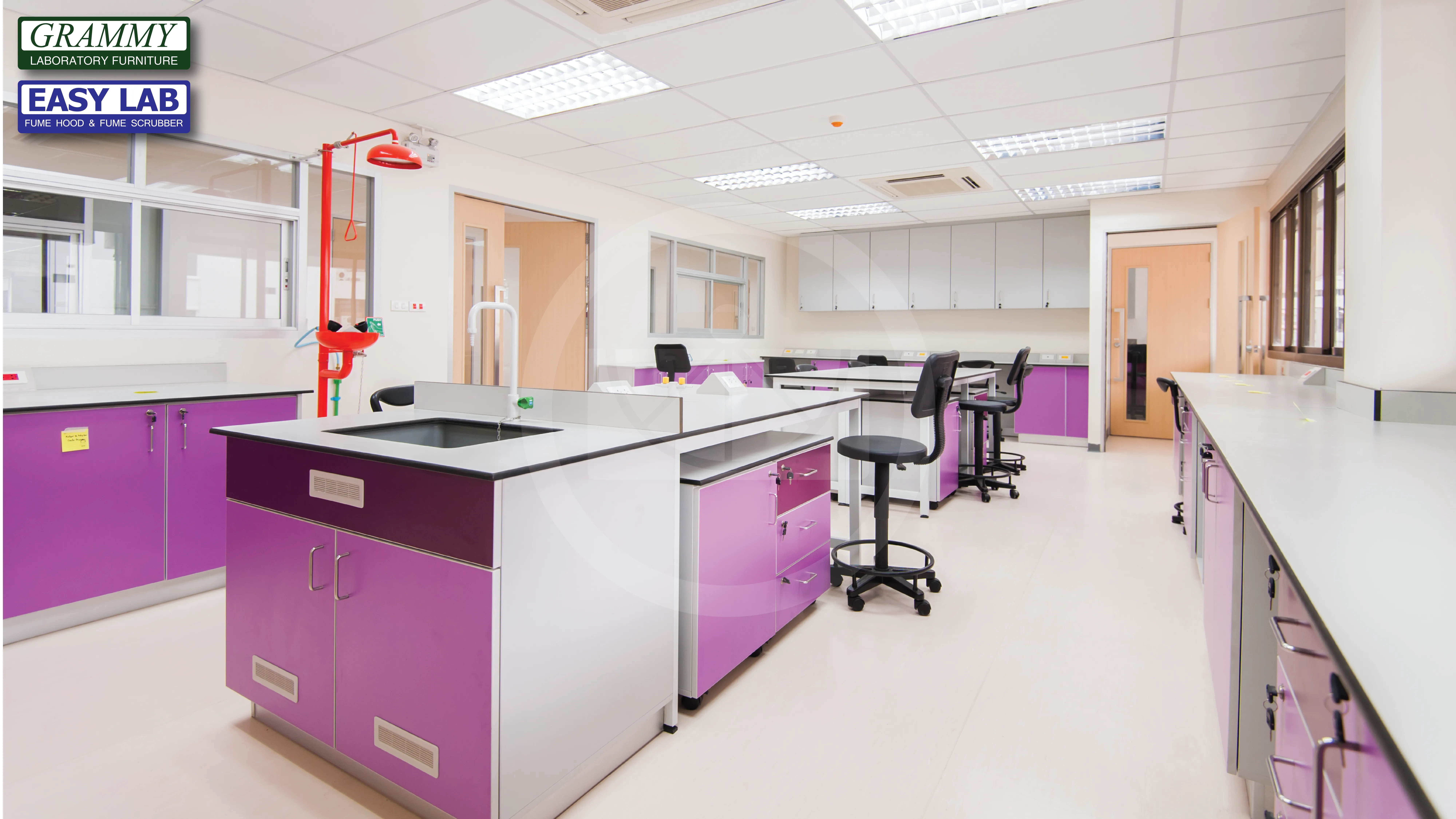 ติดตั้งโต๊ะปฏิบัติการ GRAMMY & ตู้ดูดควัน EASY LAB